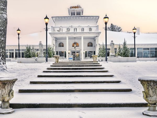 The Four Seasons Island Resort