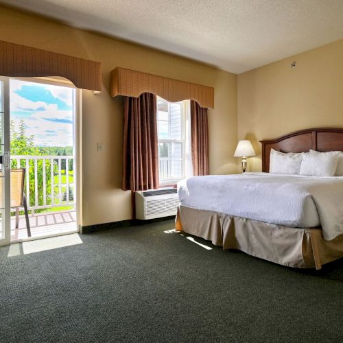 Deluxe King Suite